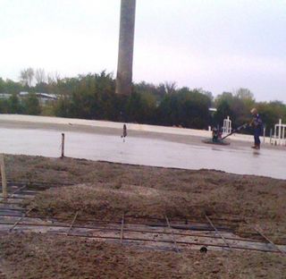 dixie and willie at the concrete pour